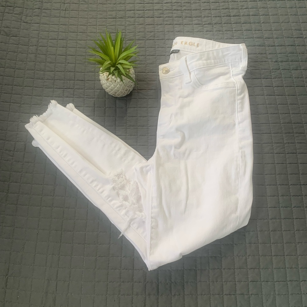 American Eagle Distressed White Hi- Rise Jegging